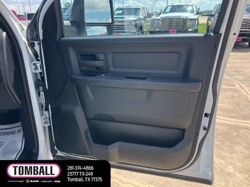 Used 2024 RAM 2500 Tradesman w/ Chrome Appearance Group AWD/4WD image 11