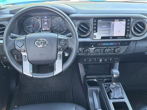 Used 2021 Toyota Tacoma TRD Off-Road w/ TRD Premium Off Road Package AWD/4WD image 19