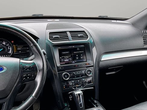 Used 2016 Ford Explorer XLT w/ Equipment Group 202A FWD image 6