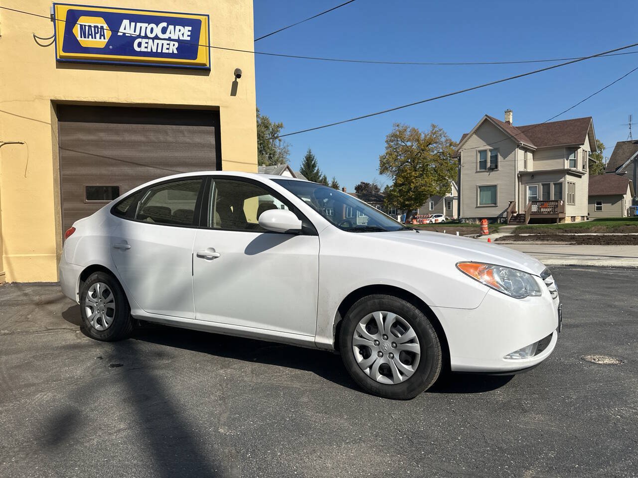 Used 2010 Hyundai Elantra GLS FWD image 5