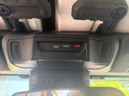 Used 2025 Jeep Gladiator Sport AWD/4WD image 29