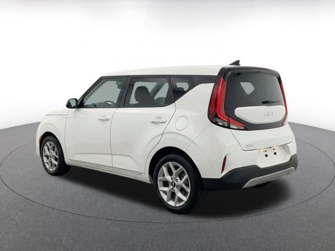 Used 2025 Kia Soul LX w/ LX Technology Package FWD image 5