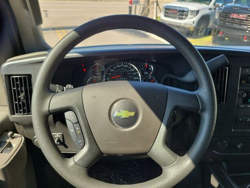 Used 2025 Chevrolet Express 3500 LT w/ LT Preferred Equipment Group RWD image 16