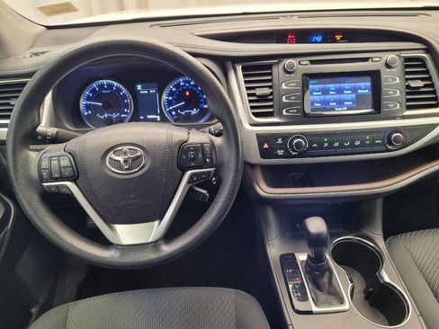 Used 2018 Toyota Highlander LE image 22