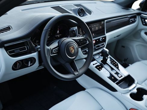 New 2026 Porsche Macan image 4