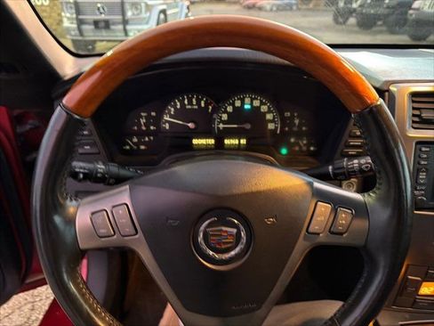 Used 2005 Cadillac XLR RWD image 22