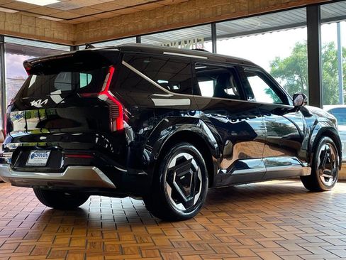 Used 2024 Kia EV9 Land image 12