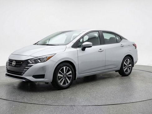 Used 2025 Nissan Versa SV FWD image 3