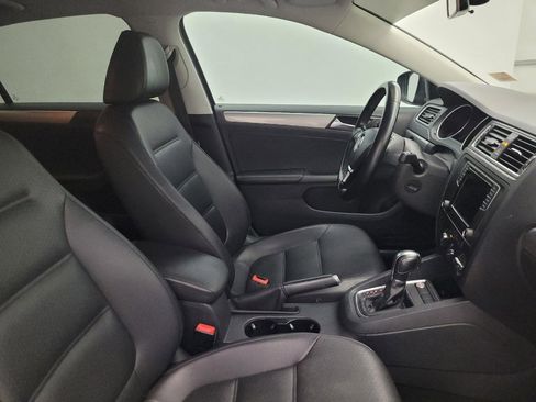 Used 2017 Volkswagen Jetta SE image 21
