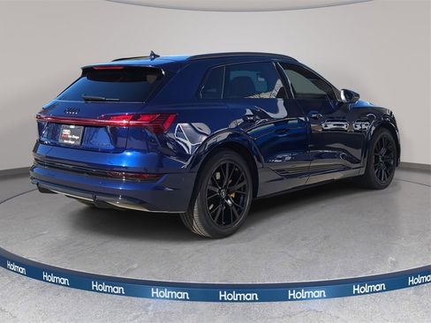 Certified 2022 Audi e-tron Chronos image 5