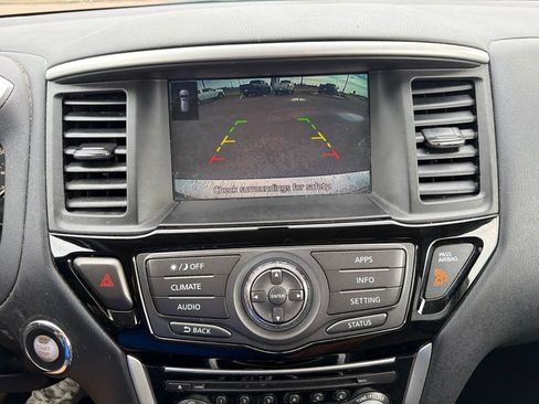 Used 2020 Nissan Pathfinder S FWD image 29