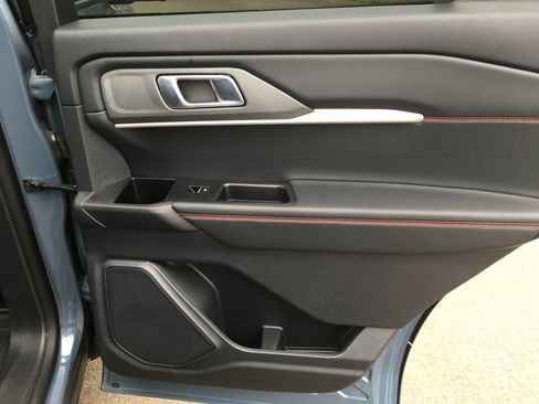Used 2025 Ford Explorer ST AWD/4WD image 32