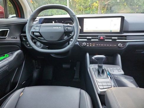 New 2026 Kia Sportage SX FWD image 11