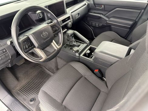 Used 2025 Toyota 4Runner SR5 AWD/4WD image 4