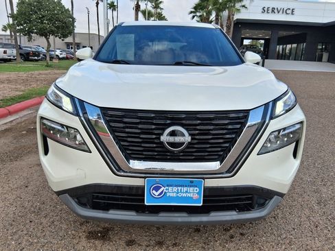 Used 2023 Nissan Rogue SV image 2