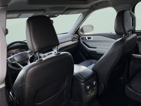 Used 2022 Ford Explorer XLT w/ Equipment Group 202A image 27