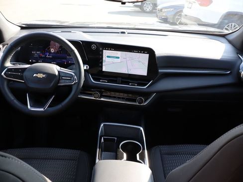 Used 2025 Chevrolet Equinox LT w/ Safety and Technology Package image 37