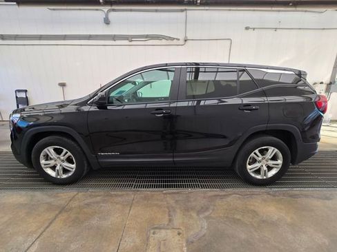 Used 2024 GMC Terrain SLE image 2