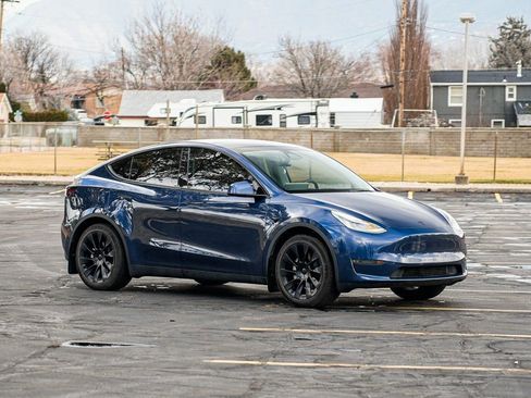 Used 2023 Tesla Model Y Long Range image 3