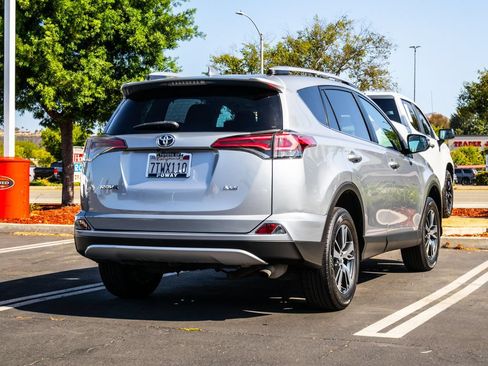 Used 2016 Toyota RAV4 XLE FWD image 9