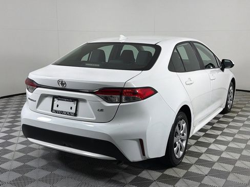 Used 2022 Toyota Corolla LE FWD image 4
