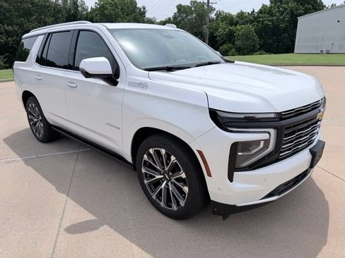 Used 2025 Chevrolet Tahoe High Country AWD/4WD image 6