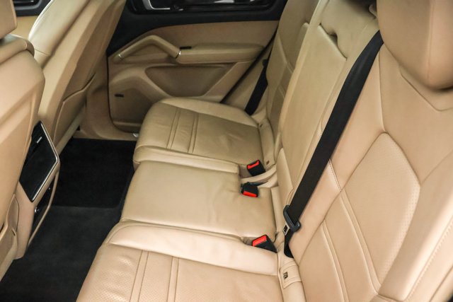 Used 2020 Porsche Cayenne AWD/4WD image 21
