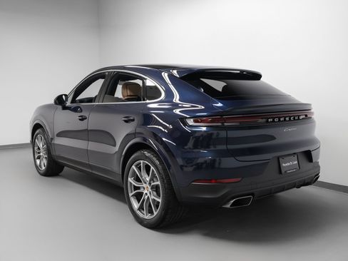 Used 2025 Porsche Cayenne Coupe AWD/4WD image 3