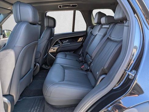 Used 2025 Land Rover Range Rover SE AWD/4WD image 18