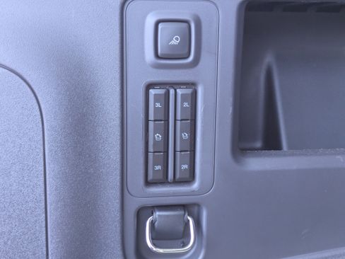 Used 2025 Ford Expedition Platinum w/ Driver's Package AWD/4WD image 11