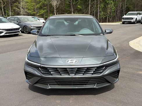 New 2026 Hyundai Elantra SE FWD image 2