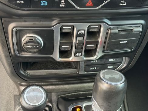 Used 2023 Jeep Wrangler Sahara AWD/4WD image 23