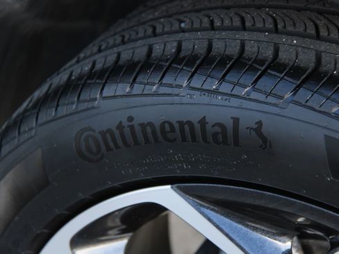 Used 2025 Chevrolet Trax RS image 37