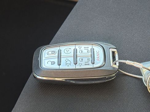 Used 2023 Chrysler Voyager LX image 22