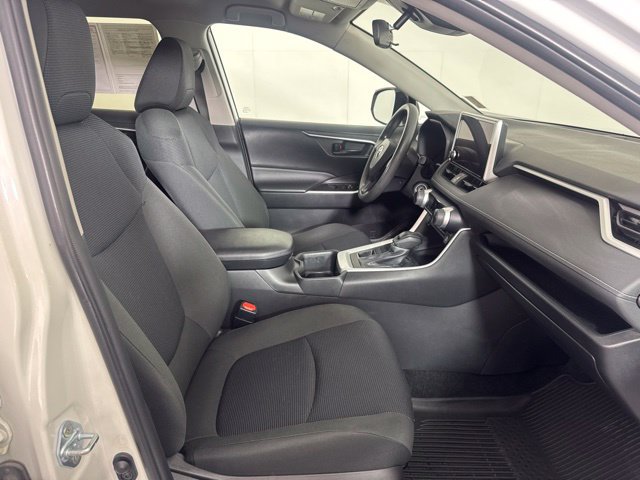 Used 2024 Toyota RAV4 LE AWD/4WD image 4