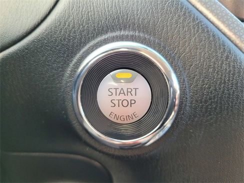 Used 2018 Nissan Pathfinder SL image 25