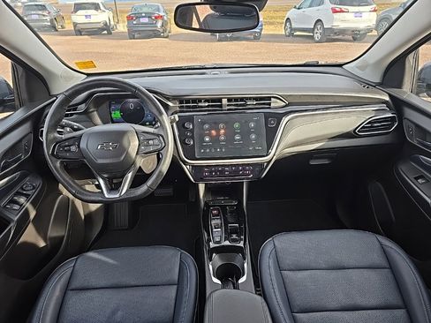 Used 2022 Chevrolet Bolt EUV LT w/ Convenience Package image 16