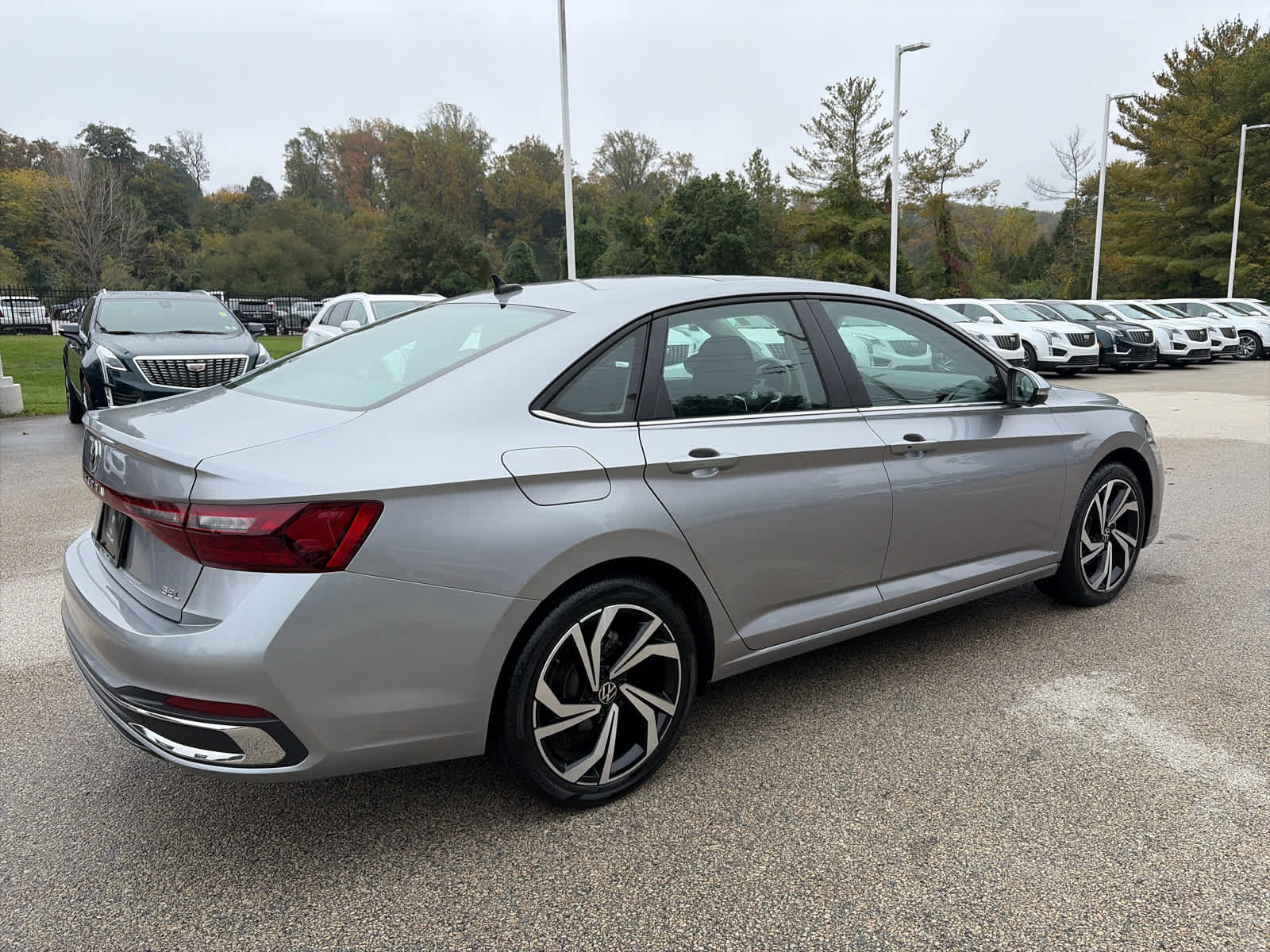 Used 2025 Volkswagen Jetta SEL FWD image 5
