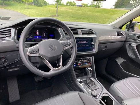 Used 2023 Volkswagen Tiguan SE AWD/4WD image 18