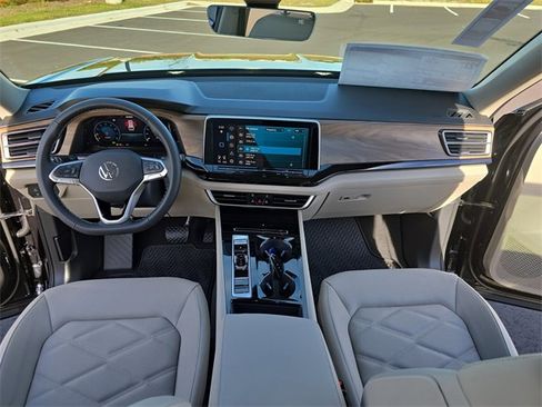 New 2026 Volkswagen Atlas SE image 16