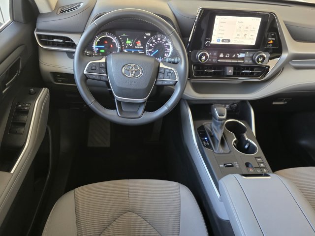 Used 2023 Toyota Highlander LE AWD/4WD image 12