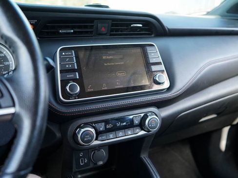 Used 2019 Nissan Kicks SR w/ SR Premium Package FWD image 8