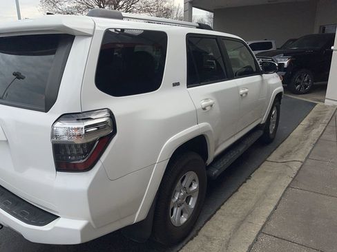 Used 2019 Toyota 4Runner SR5 Premium image 2