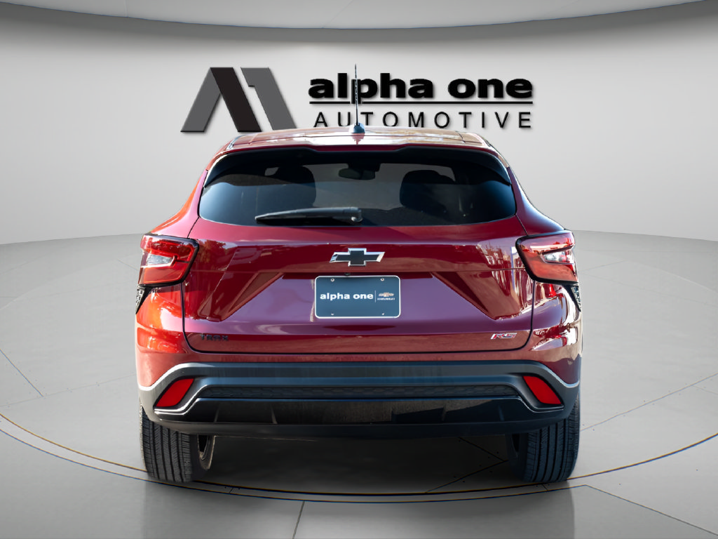 Used 2025 Chevrolet Trax RS FWD image 8