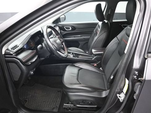 Used 2022 Jeep Compass Trailhawk w/ Trailhawk Convenience Group AWD/4WD image 9