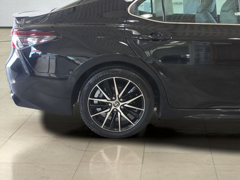 Used 2023 Toyota Camry SE w/ Cold Weather Package FWD image 31