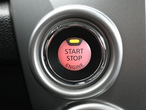 Used 2021 Nissan Titan SV w/ SV Convenience Package image 22