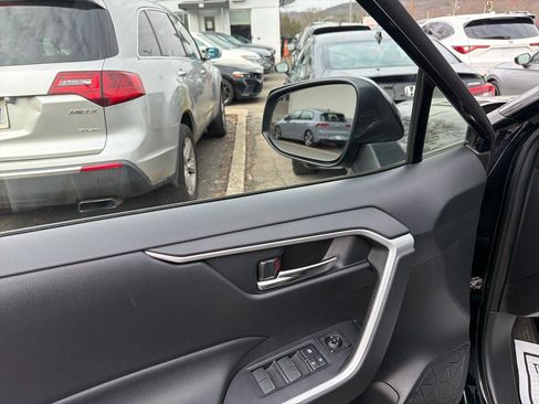 Used 2023 Toyota RAV4 SE w/ Weather & Moonroof Package image 18