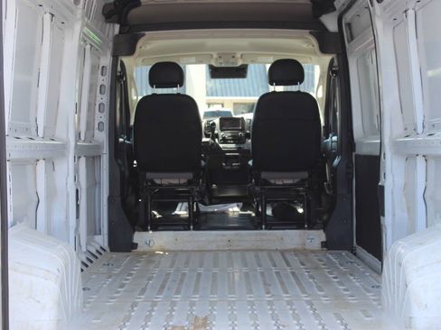 Used 2025 RAM ProMaster 2500 w/ Convenience Group FWD image 15