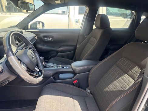 Used 2024 Honda HR-V Sport image 11
